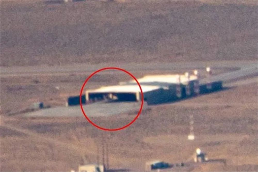 飞行员拍到的照片，美国51区发现“三角物体”，外星人的飞船？