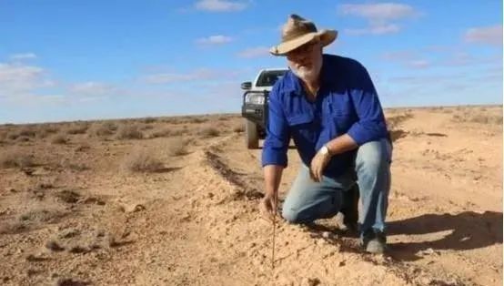 这是什么遗迹？澳洲荒漠出现神秘巨人像，科学家不愿深入研究！