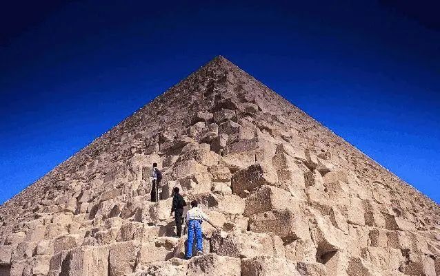 终于真相大白，金字塔并非外星人建造，4500年前工作者的日记出土