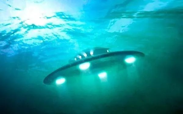 美海军演习意外撞见海底UFO， 大西洋海底生活着一种奇特的人类！
