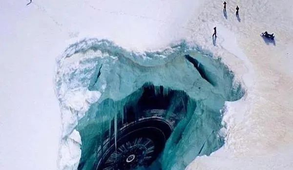 科学家在南极发现外星生命，凿穿8百米冰层，地下景象让人震惊！