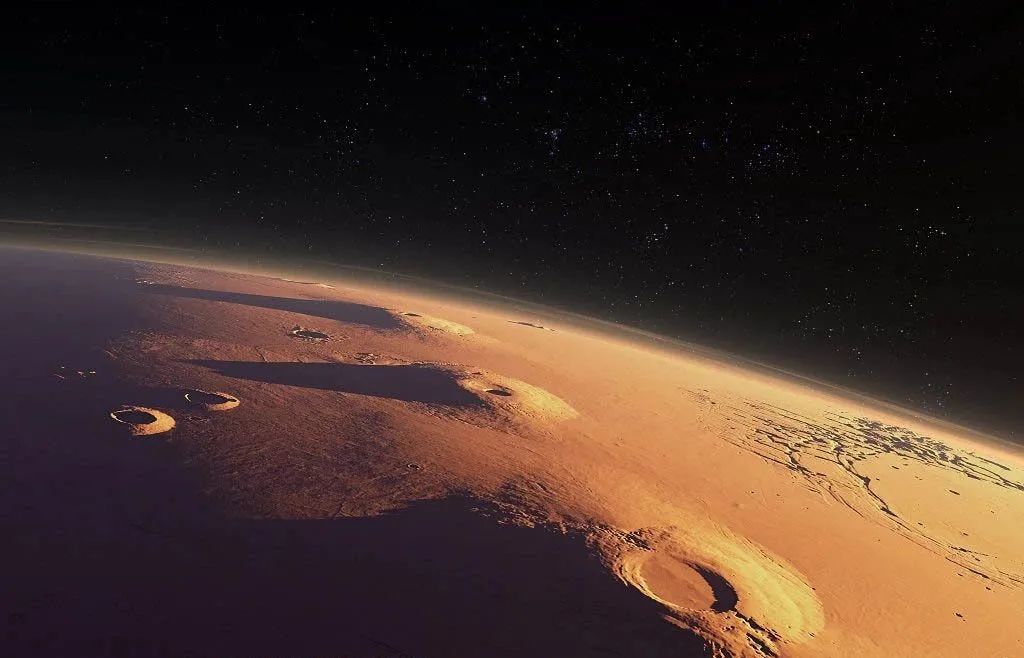 未来的人们会先逃离地球，移居火星，还是先回归海洋？