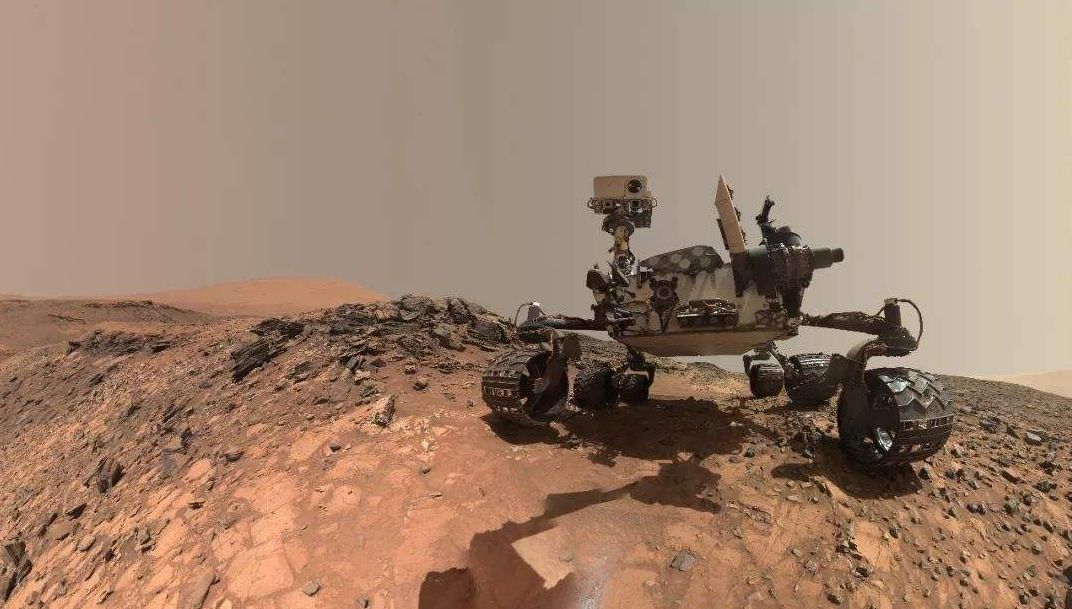 好奇号从火星传回自拍照，画面清晰，让我们看到了火星荒凉的景象
