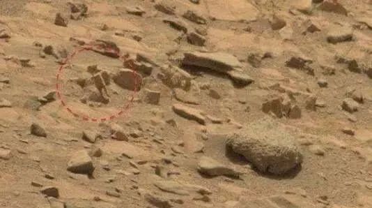 火星发现“刀客”，手握弯刀在爬坡，专家：不敢往下想！