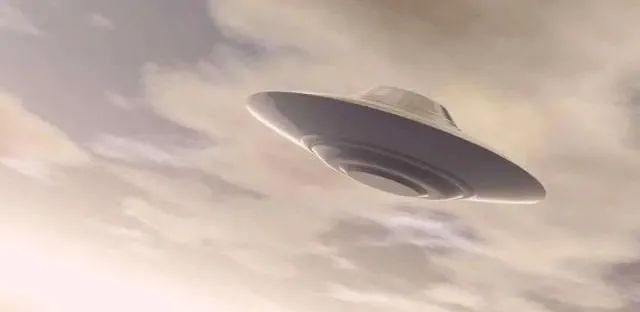 神秘的新几内亚岛UFO事件，悬停4小时，UFO有外星生物向人群招手