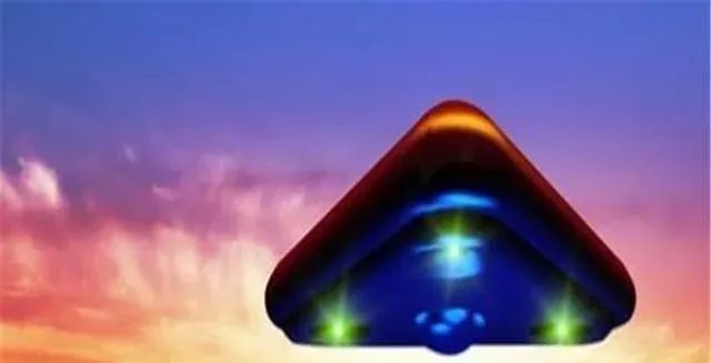 比利时上空发现三角形不明物，连续五个月出现，外星人或已在地球建基地