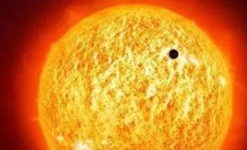 太反常！卫星拍到诡异身影，5700度太阳内出现生命？学者：它们或潜伏已久​