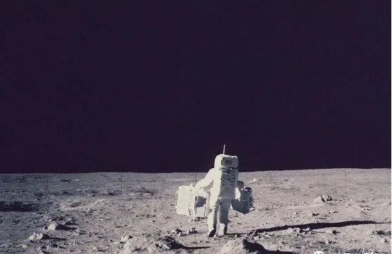 英国媒体：50年前丢在月球上的纸尿布，为何美国闹着想带回来？