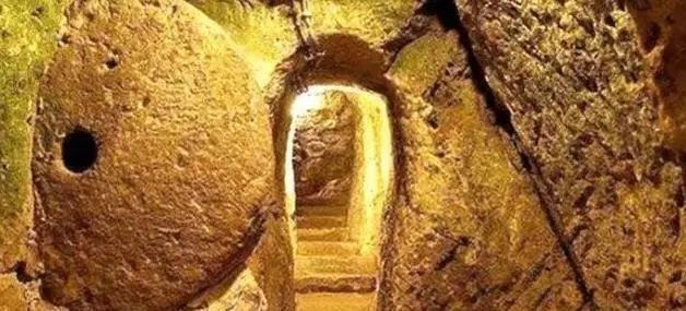 科学家发现神秘隧道，洞中景象让人费解，难道真的有外星人？