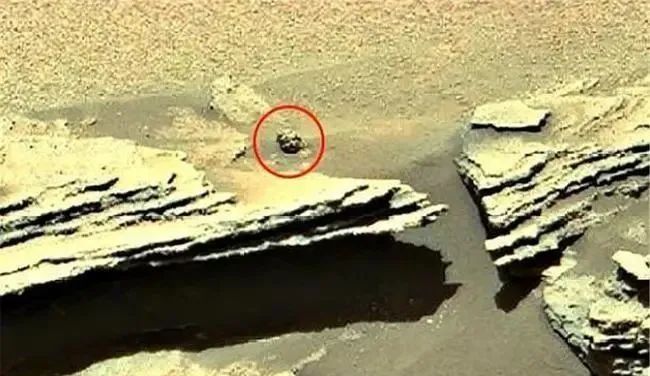 火星上发现“人脸”，轮廓清晰长相甜美，引发众人争议！