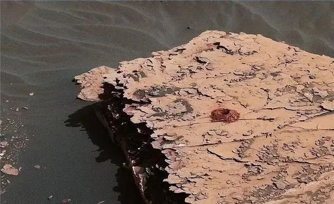火星上发现“人脸”，轮廓清晰长相甜美，引发众人争议！