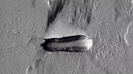 火星发现“轮船”，倒立在岩层上，专家：当年的灾难超级猛！