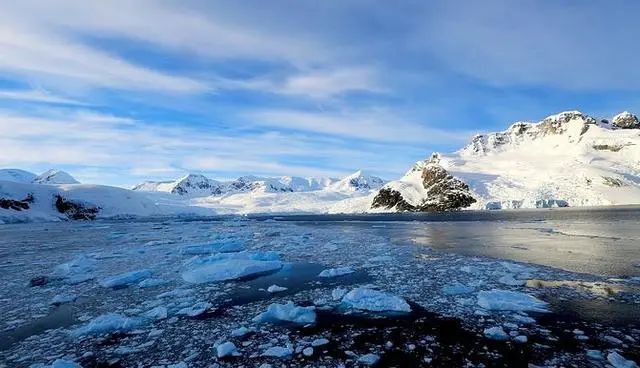 南极地下存在巨大空洞，里面有什么？科学家发现它在变大