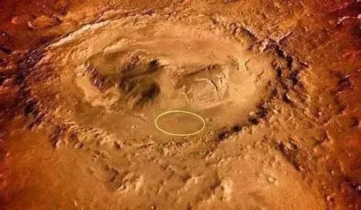 勇气号拍到照片，疑似“火星女人”正在路边等车，火星生命实锤？
