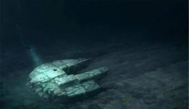 海底出现坠毁的飞碟？科学家发现金属圆盘，直径可达61米！