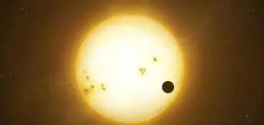 科学家最新发现，真实存在“度日如年”的星球，就在地球旁边