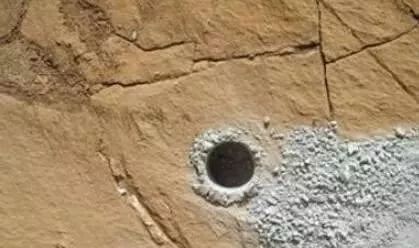 火星发现“浅洞”，人工痕迹明显，专家吓得腿软倒地