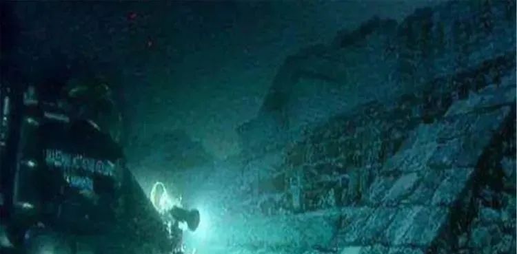 百慕大三角再现异象，专家为揭秘潜入深海，竟拍到神秘物体