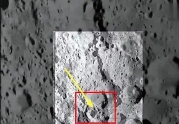 月球发现不明的黑色“铁钩”，嵌在月球表面，科学家：非人类遗留