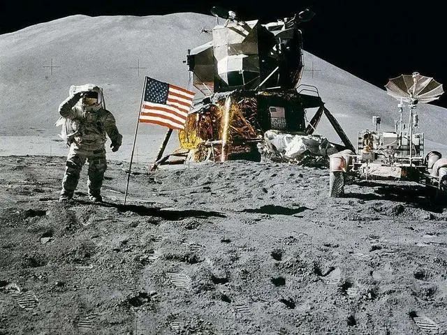 美国登月返回时，月球上没有火箭发射站，人是怎么回来的？