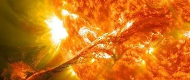 太阳是高级文明“宇宙加油站”？探测器频频拍到不明物体！