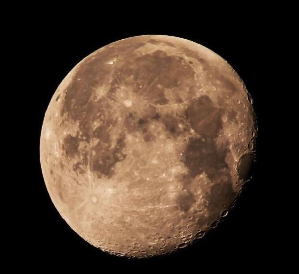 科学家发现月球的新知识！月球表面或将能制造出水？