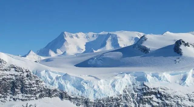 南极地下存在巨大空洞，里面有什么？科学家发现它在变大