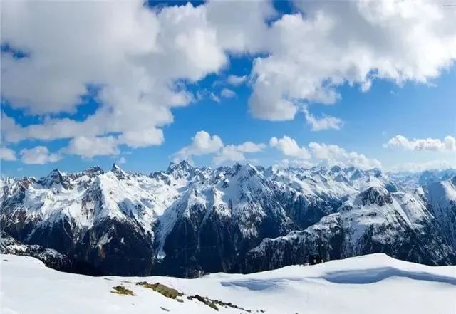 2020地球怎么了？阿尔卑斯山惊现“血雪”，专家：可能是危险信号