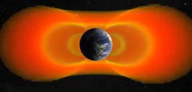 科学家的新发现，地球磁场因不明原因分裂成两半，地球开始异常？