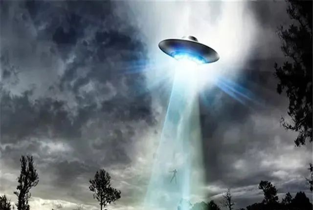 2020年到底怎么了？多次频繁出现UFO，人类将何去何从呢？