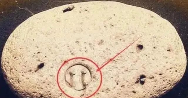 史前文明真的存在吗？科学家在10万年前石头里竟发现“三相插头”
