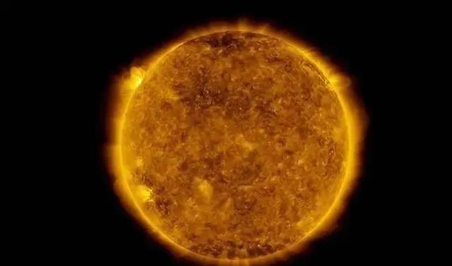 NASA发现：太阳爆发三年来最强耀斑，太阳要从“沉睡”中醒来？