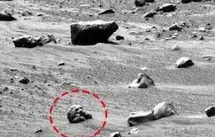 火星发现“伏地魔”，破土而出，专家：地下必定有秘密