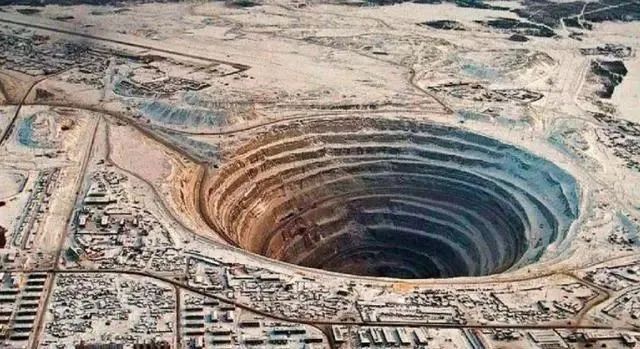 苏联挖穿地球，9500米深处挖到钻石，为何却在12263米突然停手？