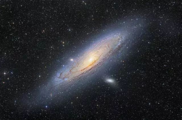 银河系与仙女座星系将来会合二为一，届时能看到什么？地球会怎样