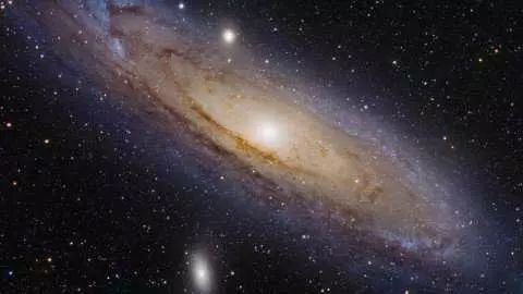 银河系与仙女座星系将来会合二为一，届时能看到什么？地球会怎样