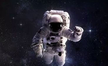 暴露在太空中身亡的宇航员，尸体会怎么样，会回收吗？