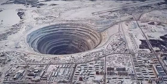 苏联人挖出世界最深孔洞，达12263米，里面全是黄金却突然停止？
