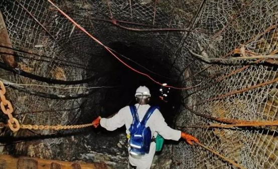 苏联人挖出世界最深孔洞，达12263米，里面全是黄金却突然停止？