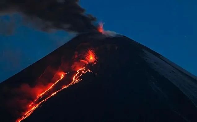 2020年不平凡？欧亚大陆最高活火山又喷了，让人忌惮不已！