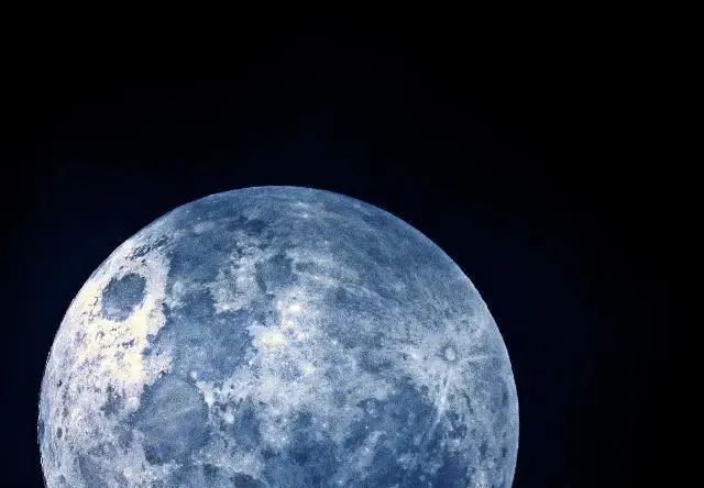 太阳和月球都在悄悄远离地球？科学家：它们远离将来带巨大风险