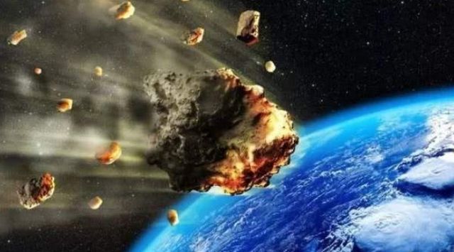 直径4公里的小行星火速靠近地球，预计4月抵达，人类需要重视！