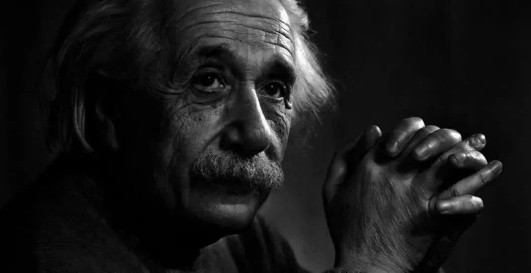爱因斯坦的疑问：假如世上只剩你一人，为什么你还能听到敲门声？