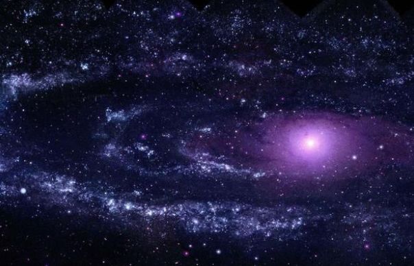 10亿光年之外宇宙中已知的最大星系，可以装下30个银河系