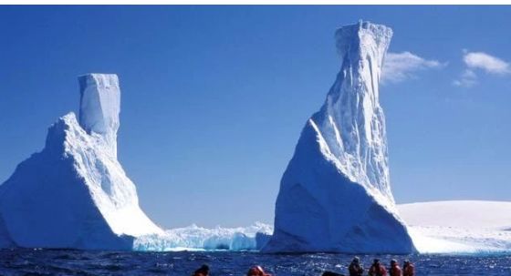 南极和北极哪一个更冷？为什么？