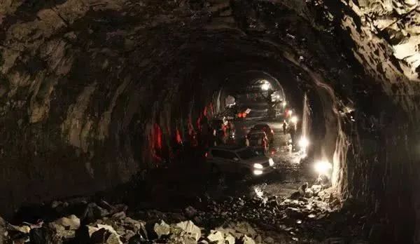地球上不止诞生一代智慧生命？22亿年前的地下隧道就是有力证据