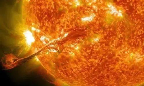 太阳如果熄灭，人类多久才能反应过来？是8分钟？科学家：10000年