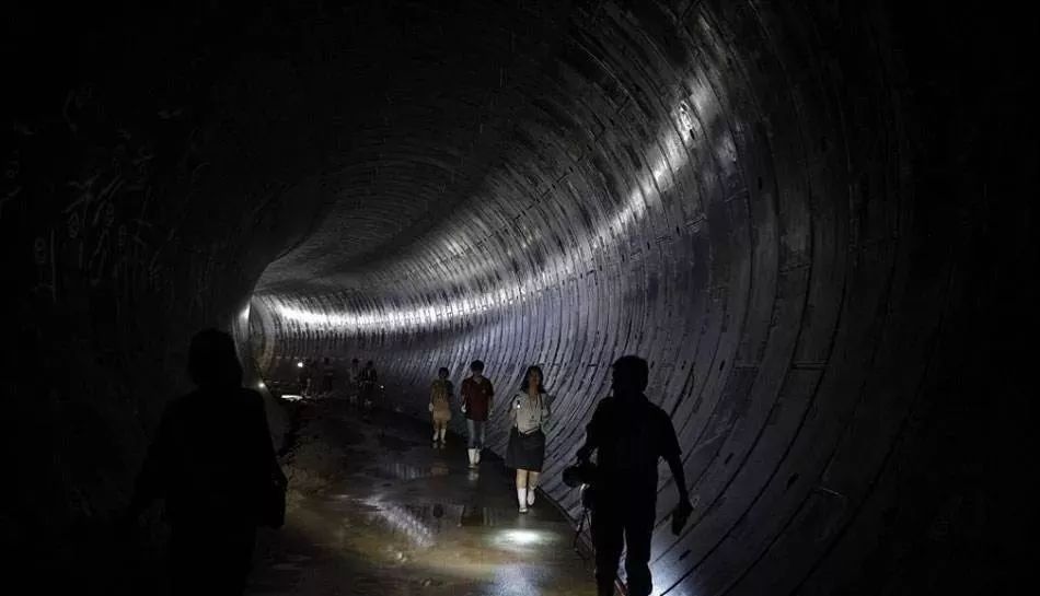 地球上不止诞生一代智慧生命？22亿年前的地下隧道就是有力证据