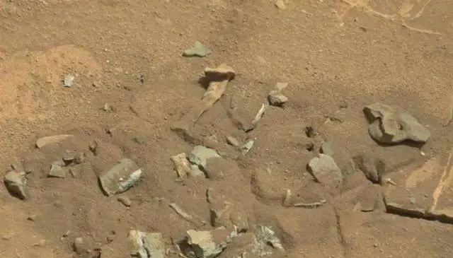 火星上又发现神秘“车道”，或是远古文明遗迹？火星人或许存在过？