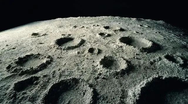 重大发现！美国科学家语出惊人！炸毁月球，地球就变回“人间天堂”了？